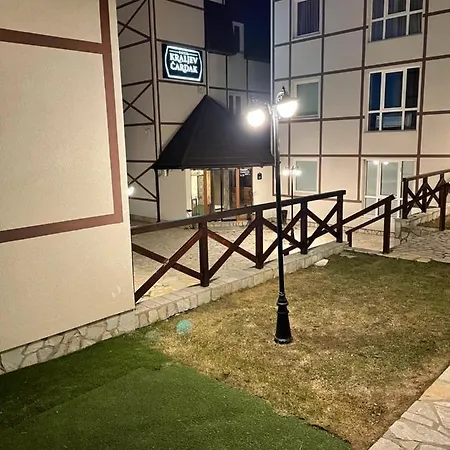 Apartament U Kraljevim Cardacima , Car 27 I 6-13