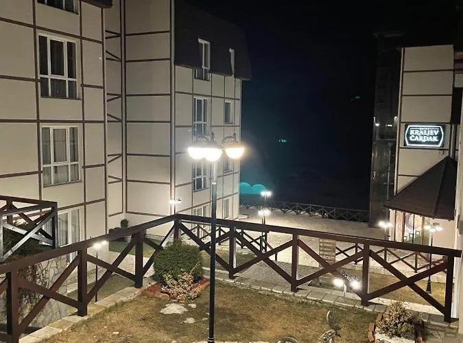 U Kraljevim Cardacima , Car 27 I 6-13 Lägenhet Kopaonik